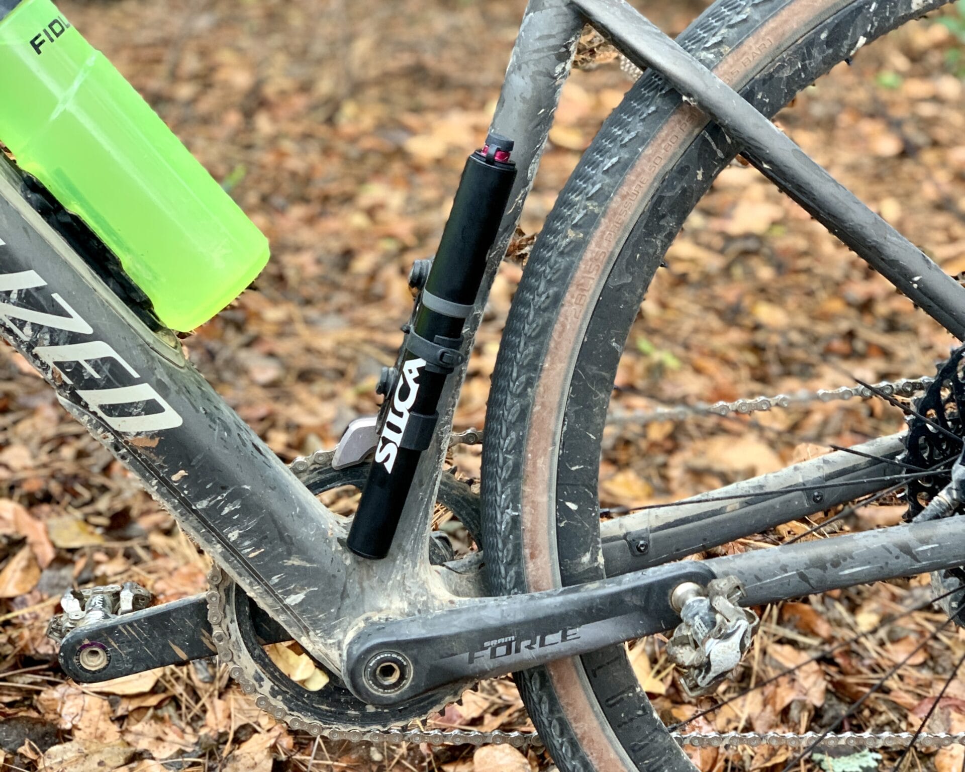 Gravelero Mini-Pump on gravel bike frame featured image