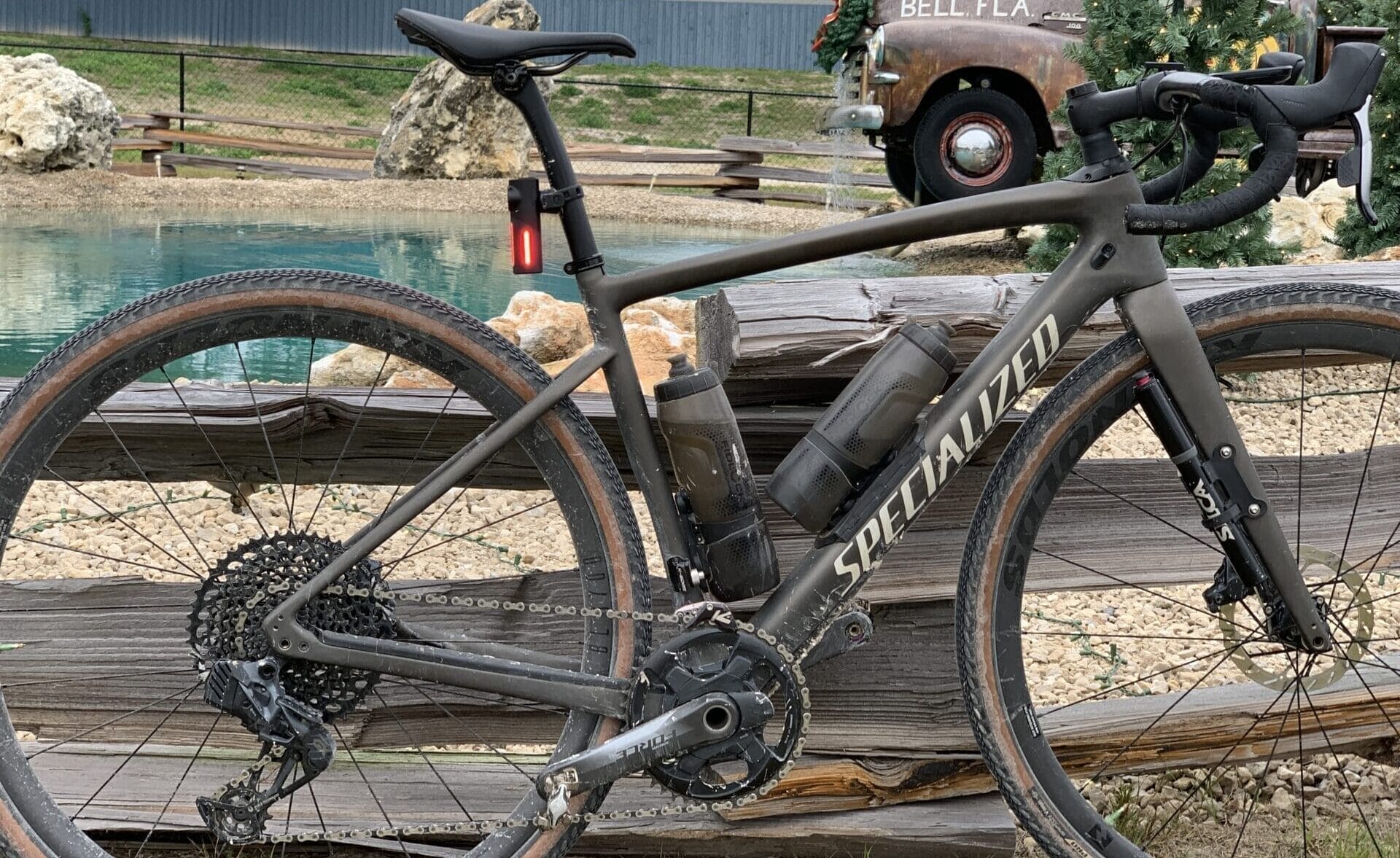 Fidlock bottles mounted on my gravel bike