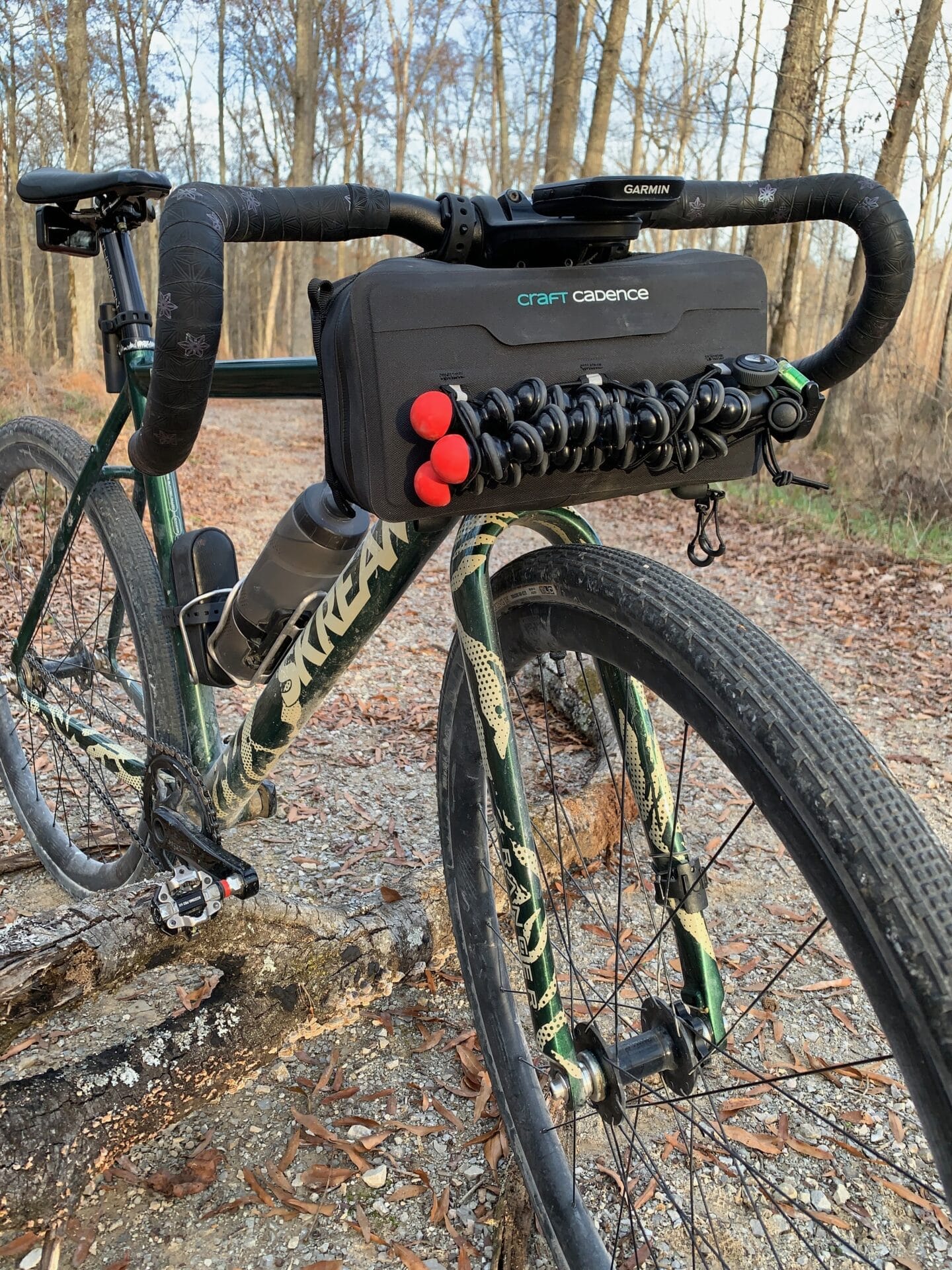 Handlebar bag with tripod on exterior of bag