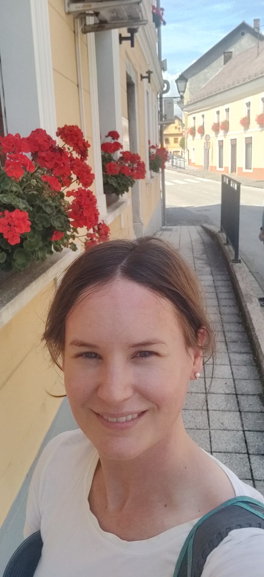 Sarita posing in Semic