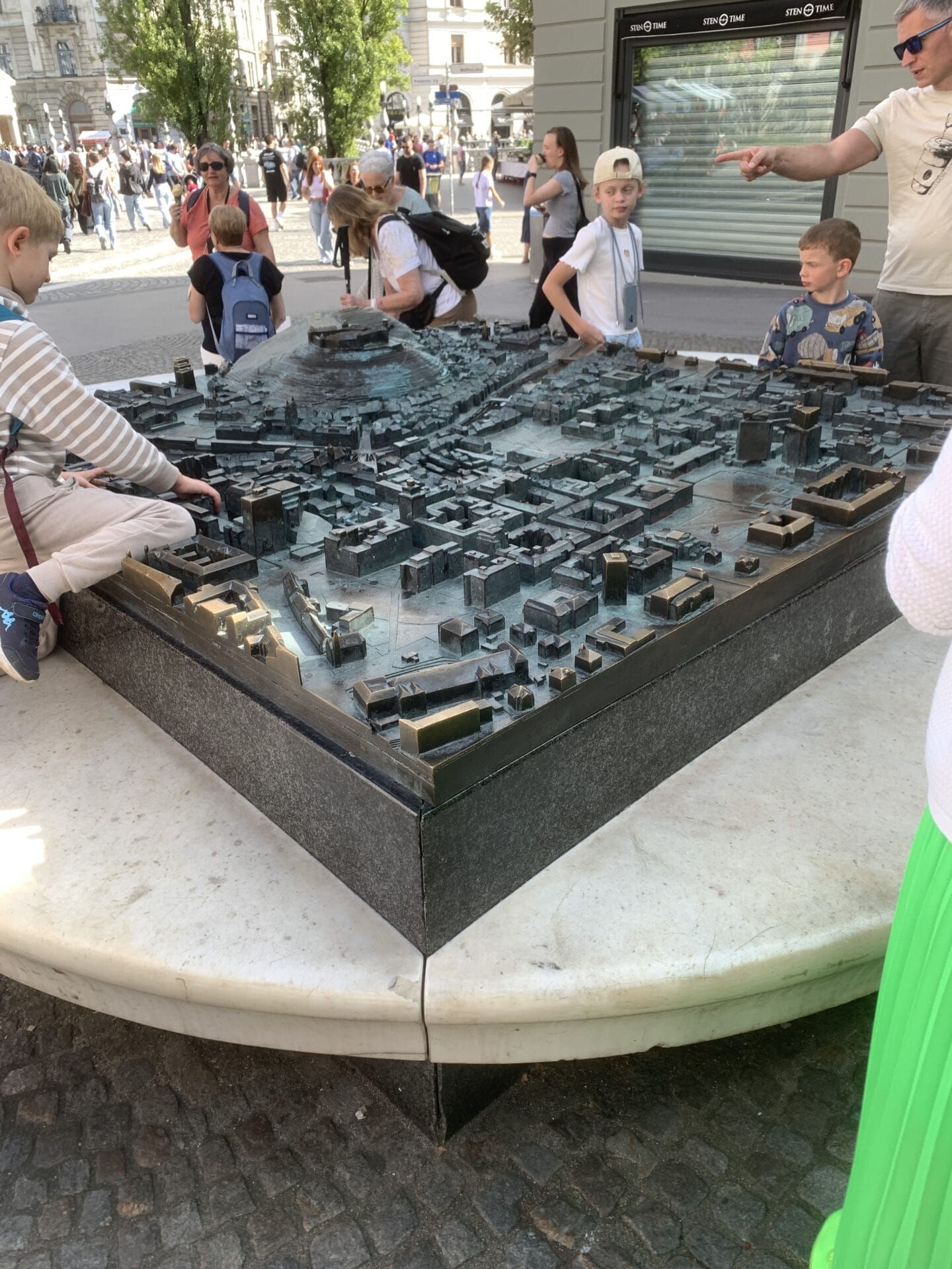 Ljubljana sculpture of all buildings in the city