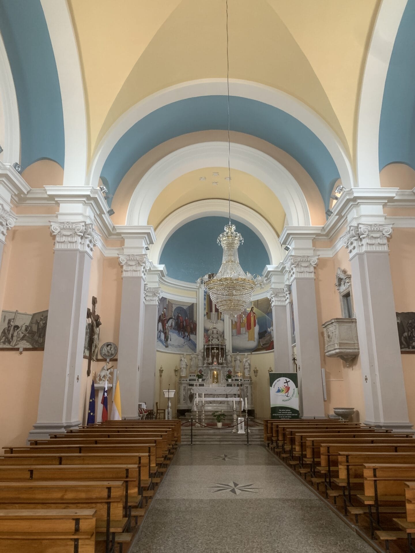inside smartno church