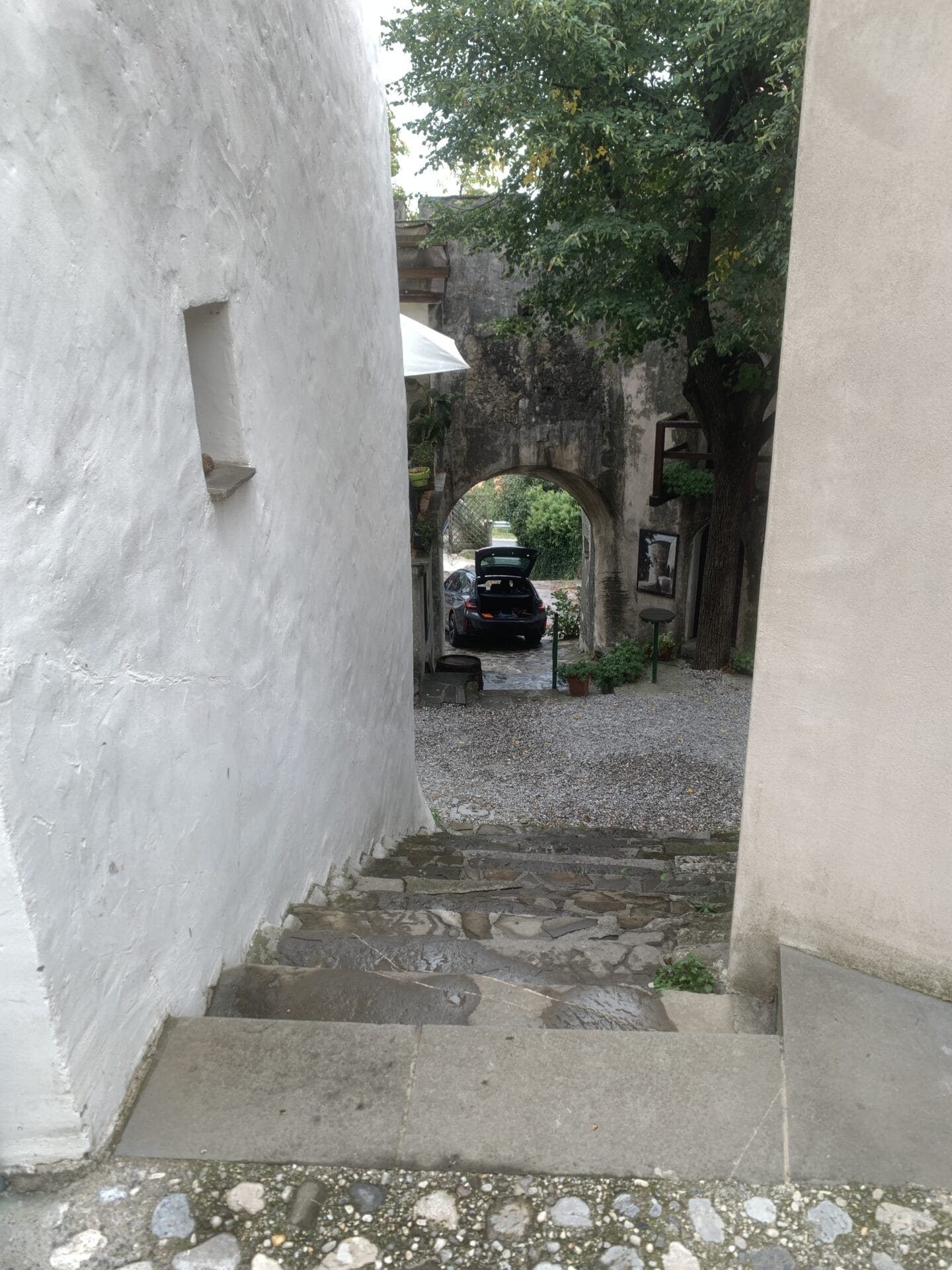 down the smartno stairs