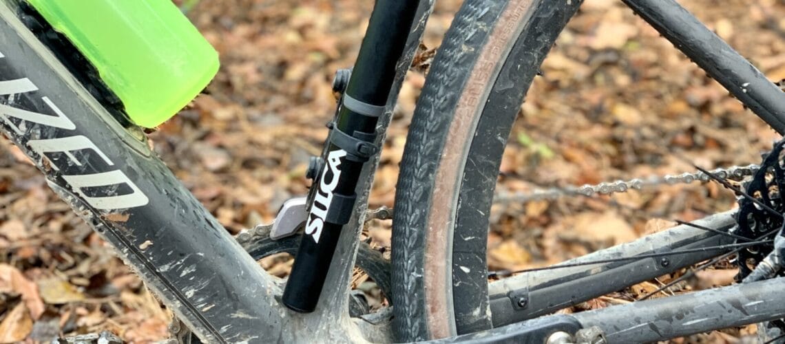 Gravelero Mini-Pump on gravel bike frame featured image