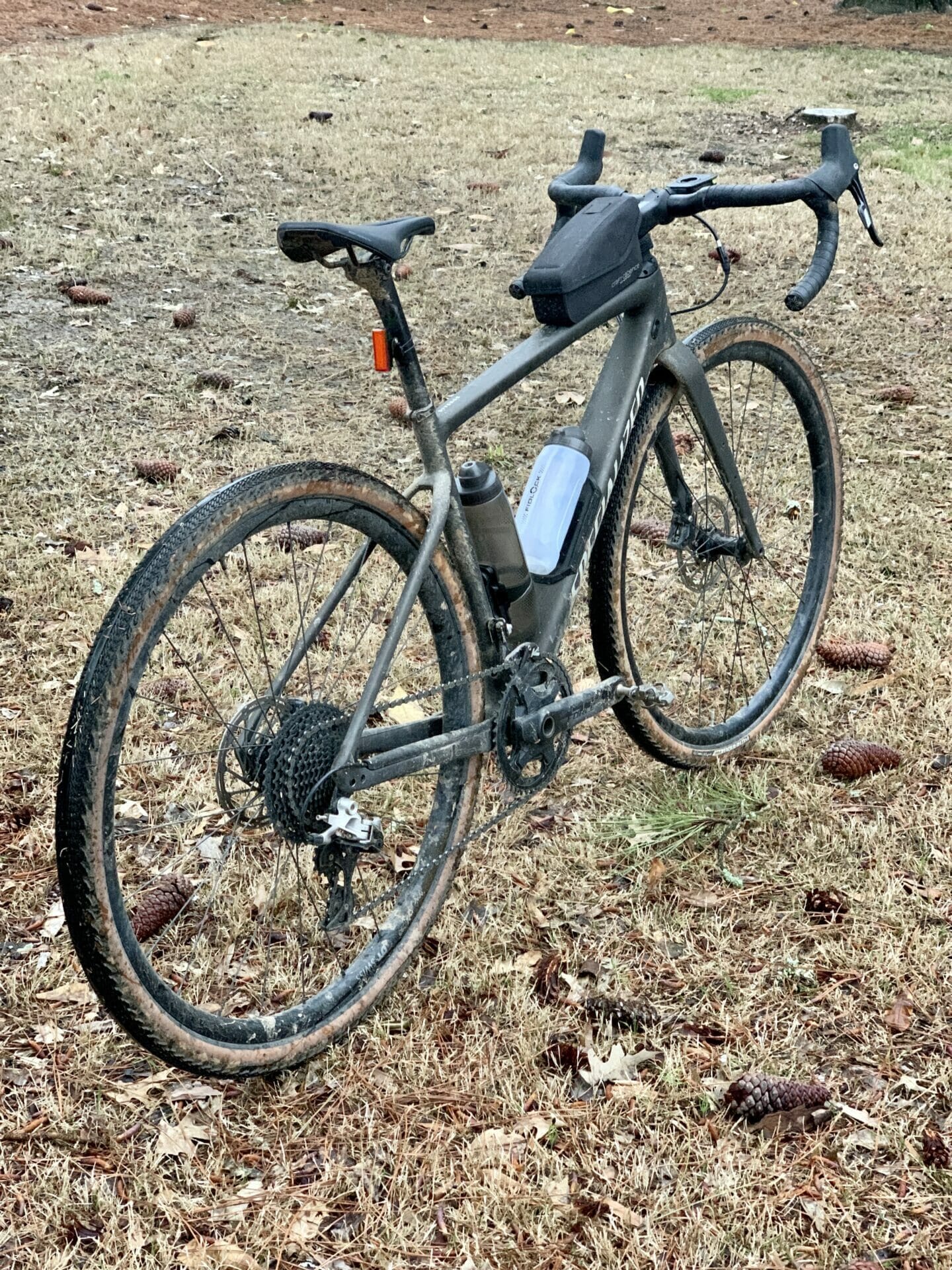 quaterview of gravel bike with craft cadence top tube bolt on bag on top tube